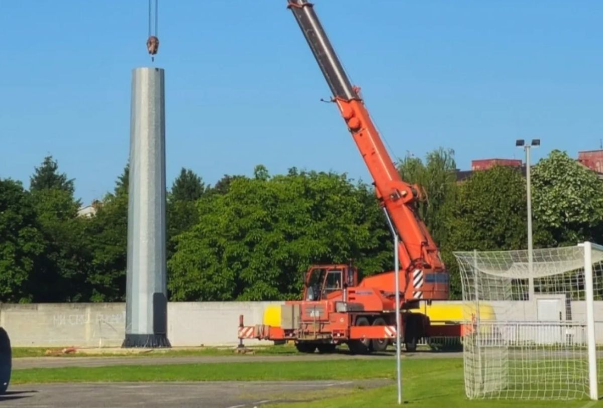 Krenulo postavljanje reflektora, znači li to da se već zna ko iz RS ide u WWin ligu BiH?! Krenulo postavljanje reflektora, znači li to da se već zna ko iz RS ide u WWin ligu BiH?!