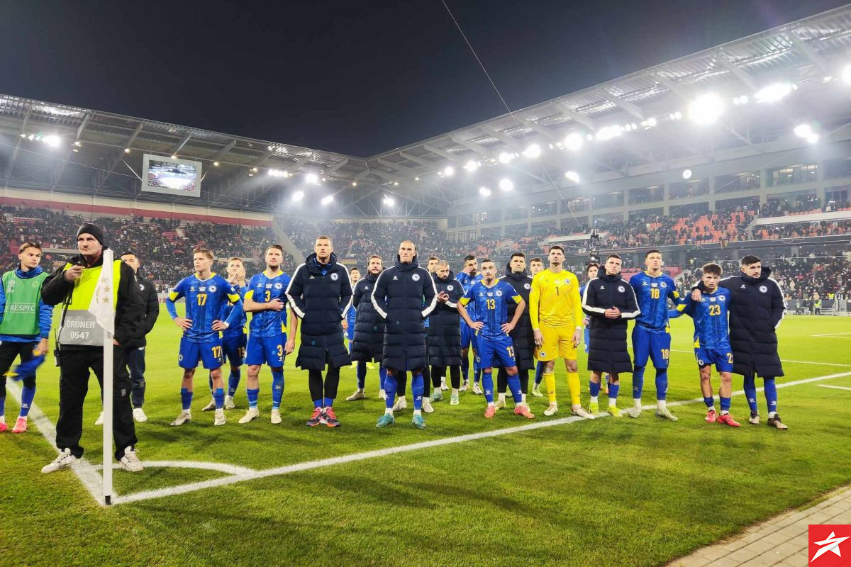 Edin Džeko i društvo stali pred BHFanaticose, slušali su ih, ali zna se šta su jedva čekali da urade Edin Džeko i društvo stali pred BHFanaticose, slušali su ih, ali zna se šta su jedva čekali da urade