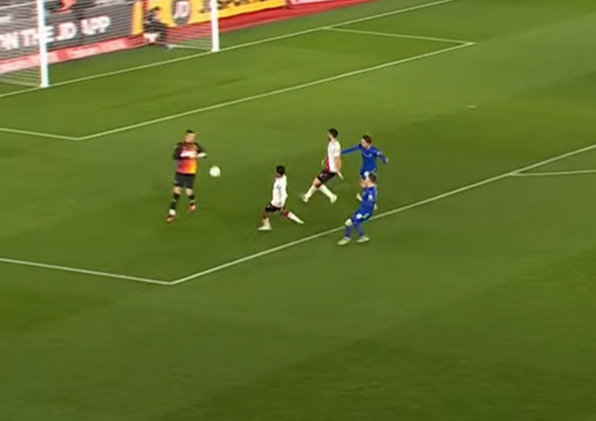 Hrvat napravio najgluplji penal ikada, legenda ga žestoko isprozivala Hrvat napravio najgluplji penal ikada, legenda ga žestoko isprozivala