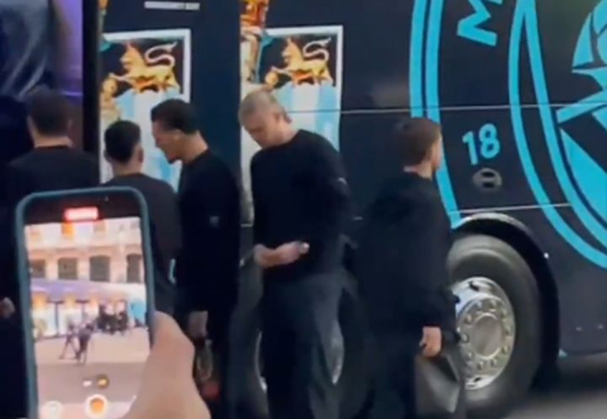 Haaland ostao na klupi, a video dok je ulazio u autobus pred meč "ugasio nadu" navijača Cityja Haaland ostao na klupi, a video dok je ulazio u autobus pred meč "ugasio nadu" navijača Cityja