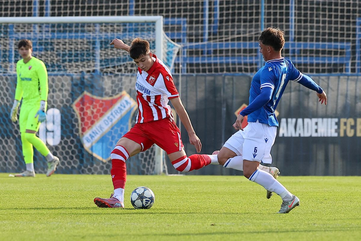 U fabrici 'Crvena zvezda' stvara se nova zvijer - Bez daha se gleda šta ovaj momak radi!