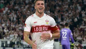 Ni Vasilj mu ne može ništa: Ermedin Demirović je ozbiljan fudbalski majstor!