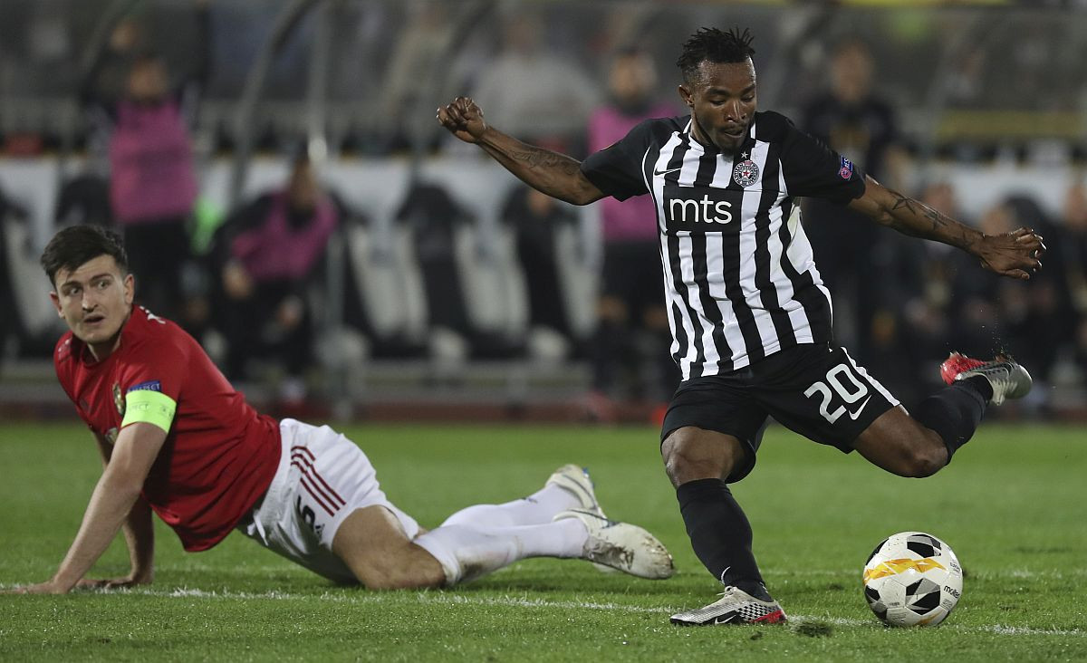 Fudbaler Partizana obrukao kapitena Manchester Uniteda - najskupljeg defanzivca svih vremena