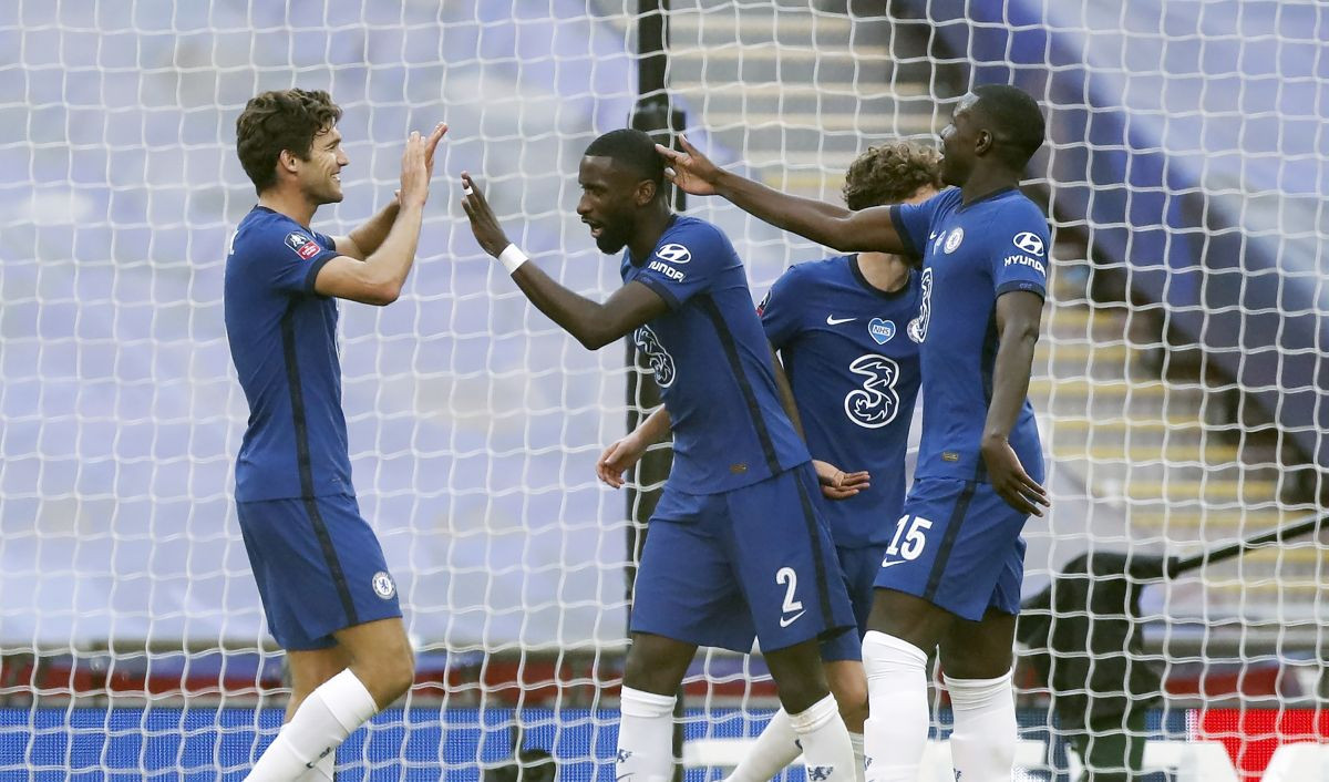 Chelsea mu ponudio novi ugovor, a oni ih šokirao svojim odgovorom Chelsea mu ponudio novi ugovor, a oni ih šokirao svojim odgovorom