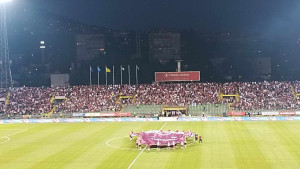 Da se naježiš: Hiljade ljudi u jedan glas pjeva 'Mi smo divovi'