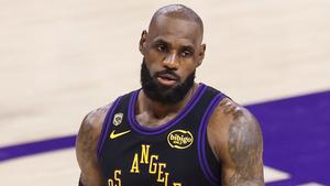 LeBron James prošle sezone zaradio 52,6 miliona dolara, sada ga čeka šokantan ugovor