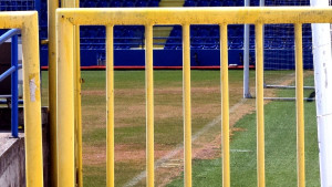 Crnogorci zabrinuti, travnjak na jedinom stadionu na kojem mogu igrati izgleda kao oranica