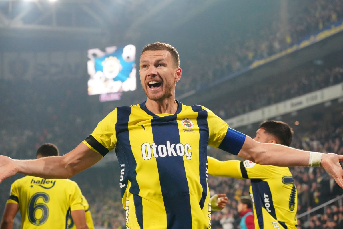 Edin Džeko je već odlučio gdje će igrati naredne sezone Edin Džeko je već odlučio gdje će igrati naredne sezone