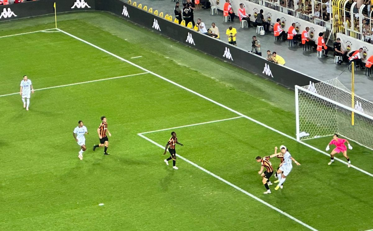Ako je Mourinho i imao dileme, od večeras više nema: Edin Džeko zabio dva i namjestio jedan gol Ako je Mourinho i imao dileme, od večeras više nema: Edin Džeko zabio dva i namjestio jedan gol