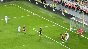 Ako je Mourinho i imao dileme, od večeras više nema: Edin Džeko zabio dva i namjestio jedan gol