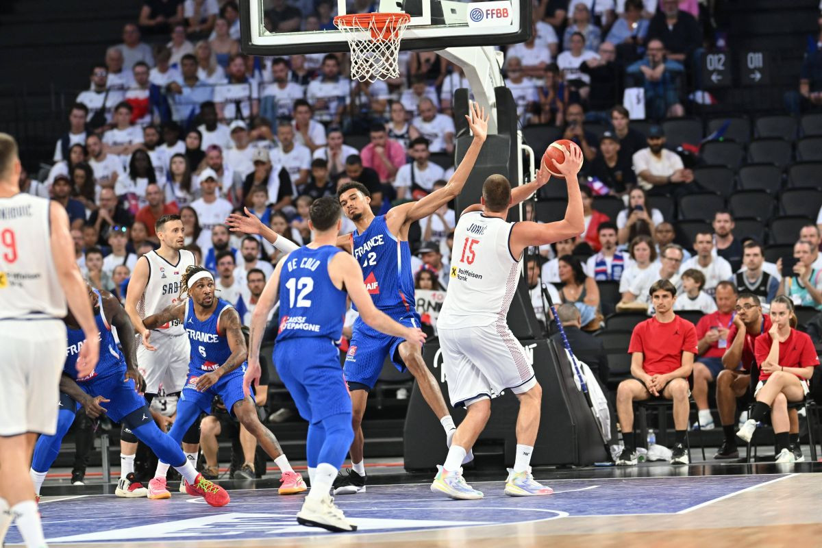 Srbija izgleda moćno: Jokić i društvo sredili Francuze na gostovanju! Srbija izgleda moćno: Jokić i društvo sredili Francuze na gostovanju!