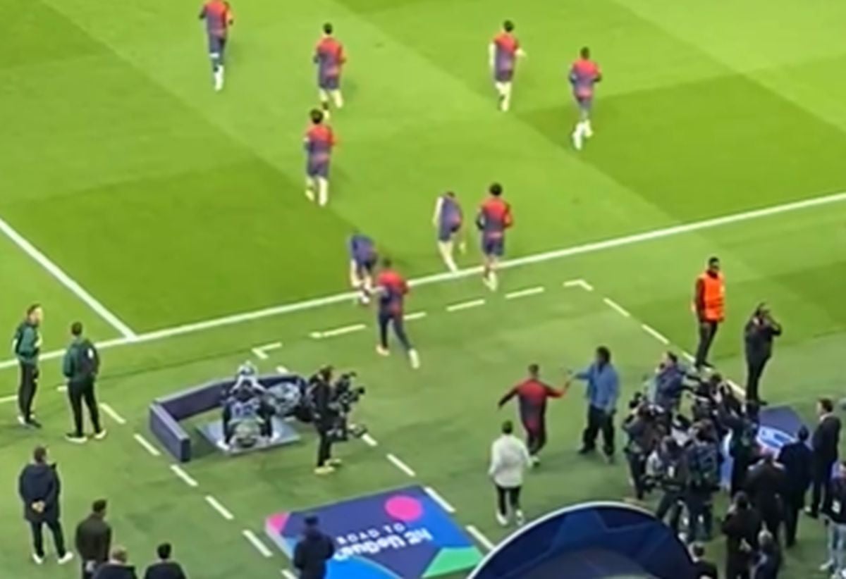 Park prinčeva na nogama: Čarobnjak je na terenu, grle ga i igrači PSG-a i Barcelone