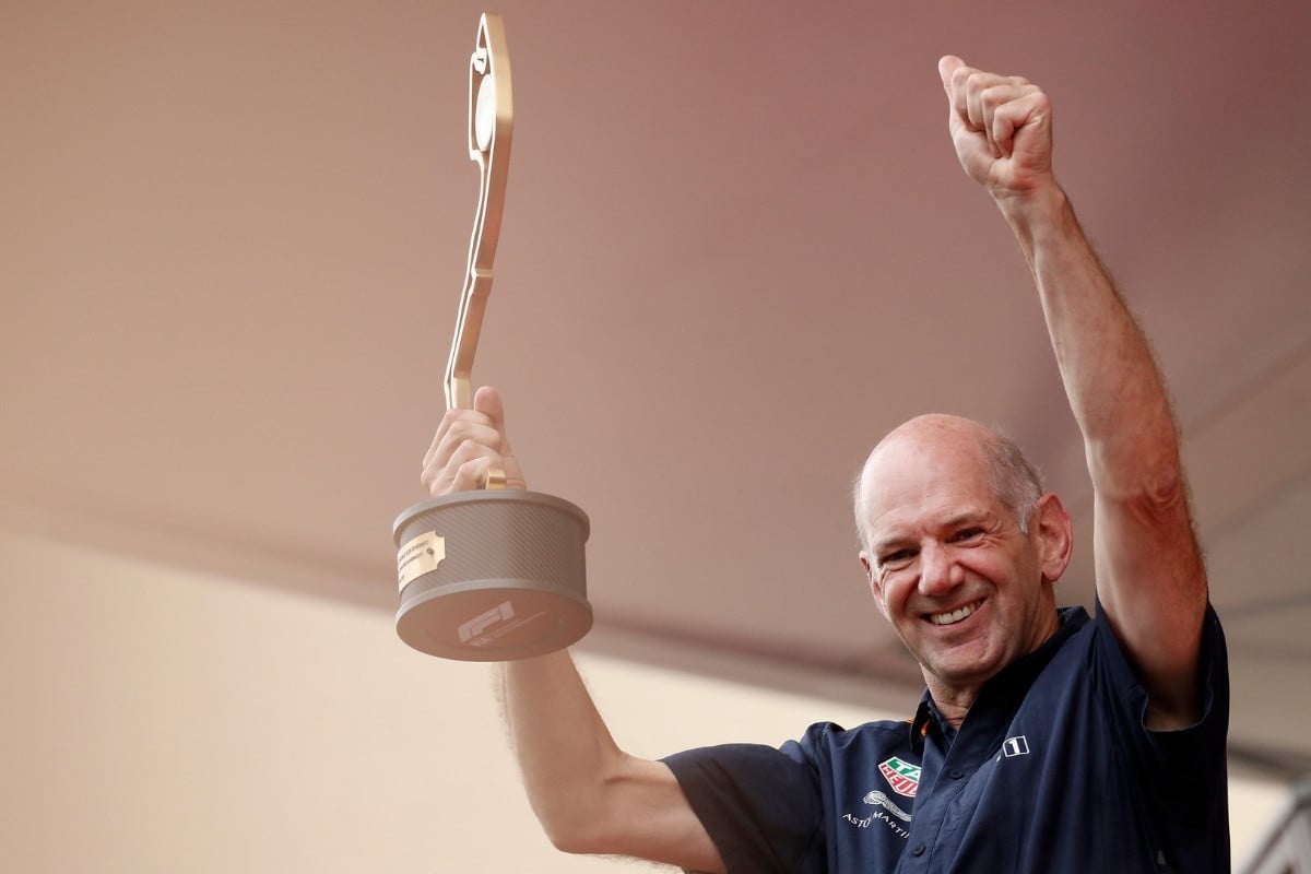 Adrian Newey otkrio šta to radi pa ga nazivaju "posljednjim dinosaurusom" Formule 1 Adrian Newey otkrio šta to radi pa ga nazivaju "posljednjim dinosaurusom" Formule 1