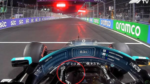 Znate li zašto Hamilton na startu uvijek drži lijevu ruku na vrhu volana? Konačno stiglo objašnjenje