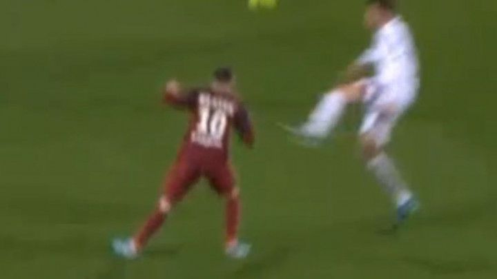 Kung-fu start igrača Nice nad Danijelom Miličevićem