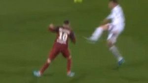Kung-fu start igrača Nice nad Danijelom Miličevićem