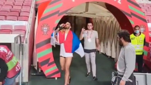 Istrčao u boksericama na stadion, a mnogi smatraju da je provocirao Ronalda na nevjerovatan način