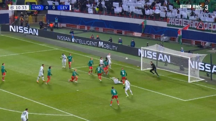 Bizarniji autogol odavno nije viđen na jednom meču