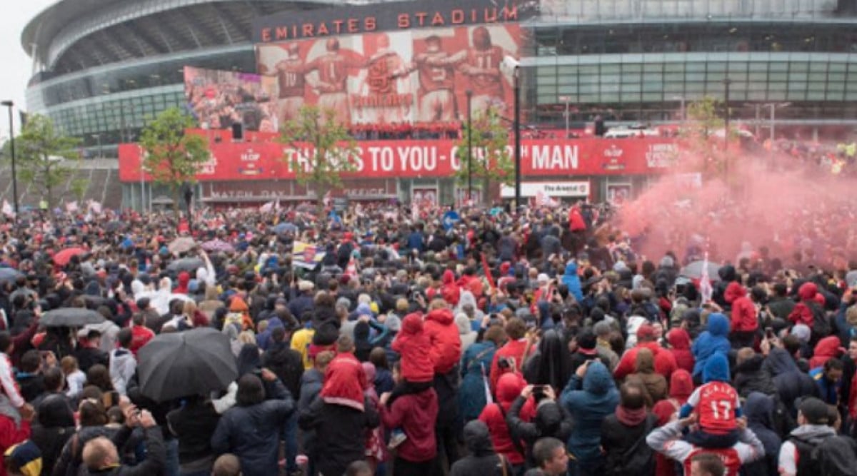 Ludnica ispred Emiratesa: Masovni protesti navijača Arsenala