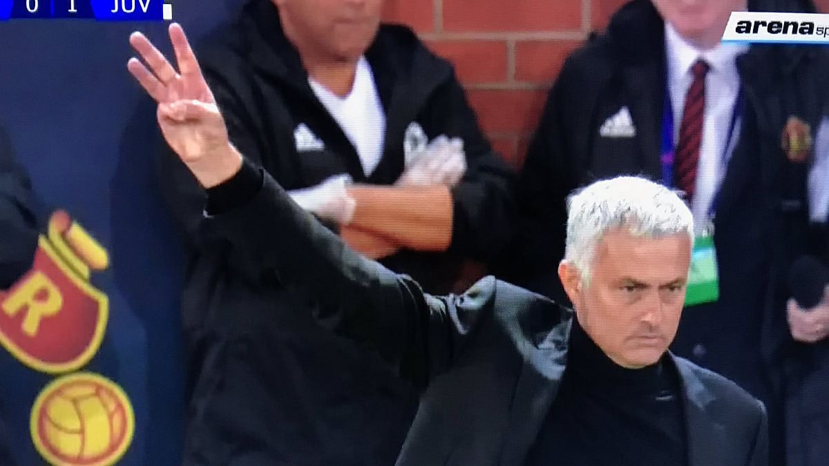 Mourinho opet podigao tri prsta, ali s drugim povodom!