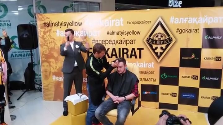 Arshavin ostrugao novinara 'do gole kože'