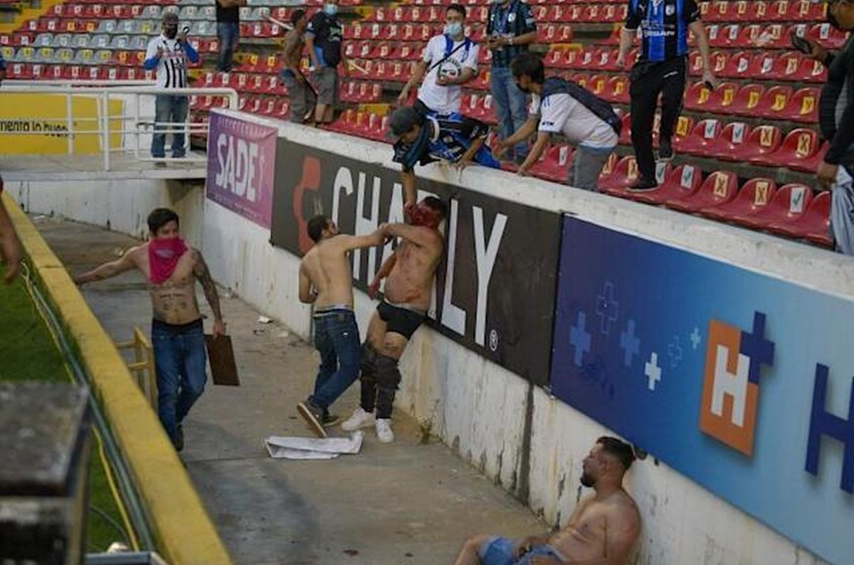 Neviđene kazne u svijetu fudbala zbog nereda u Meksiku: Jedan klub "ugašen"