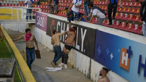 Neviđene kazne u svijetu fudbala zbog nereda u Meksiku: Jedan klub "ugašen"