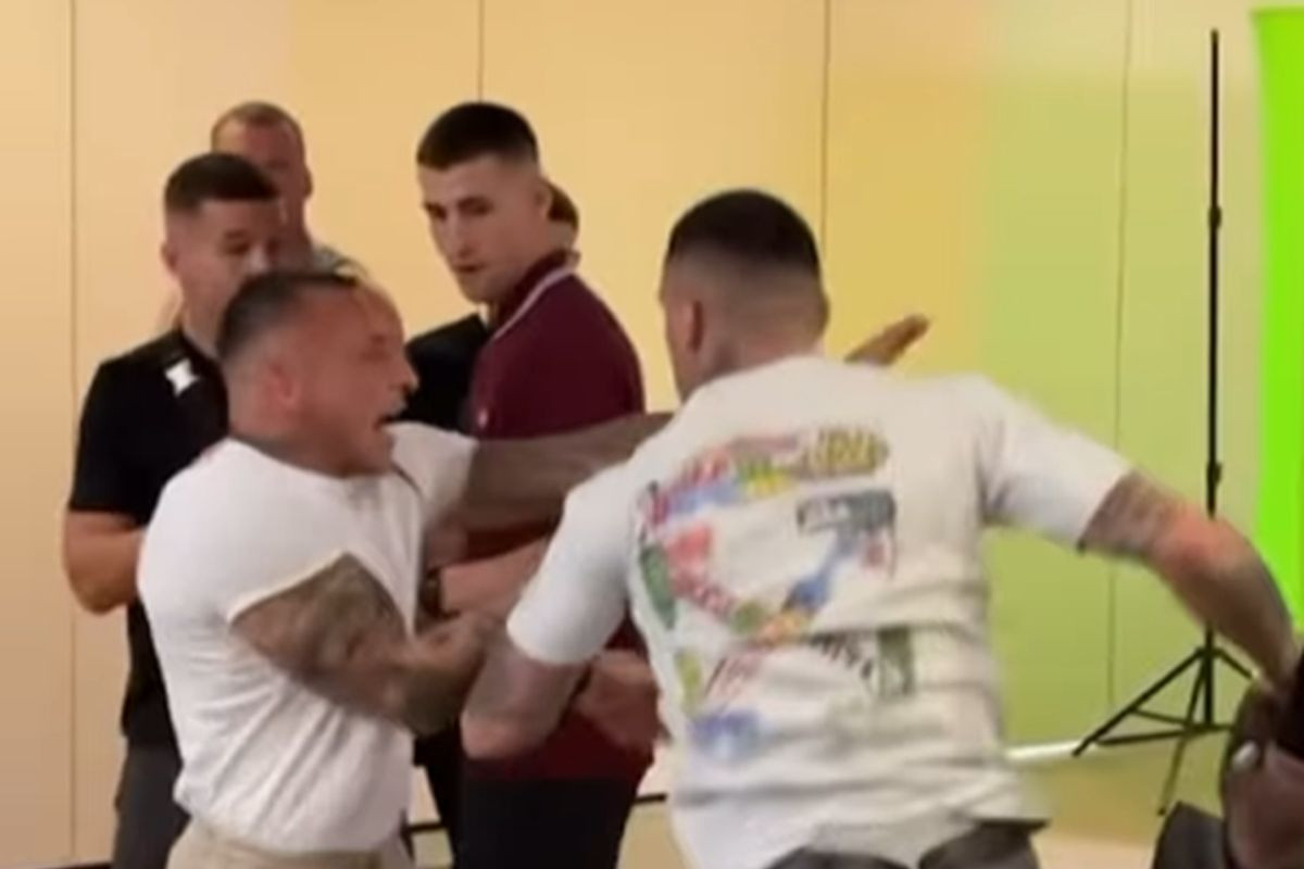 Susret smrtnih neprijatelja u Beogradu doveo do haosa: "Godinama mu glumio druga, pa mu ukrao ženu" Susret smrtnih neprijatelja u Beogradu doveo do haosa: "Godinama mu glumio druga, pa mu ukrao ženu"