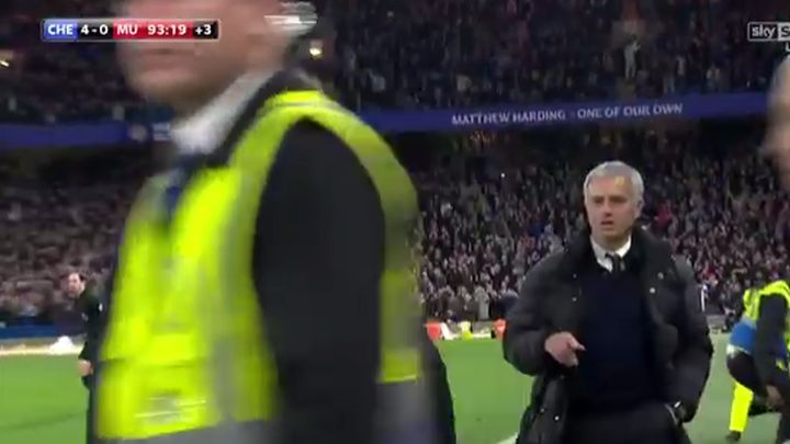 Mourinho nije mogao otići pravo u svlačionicu