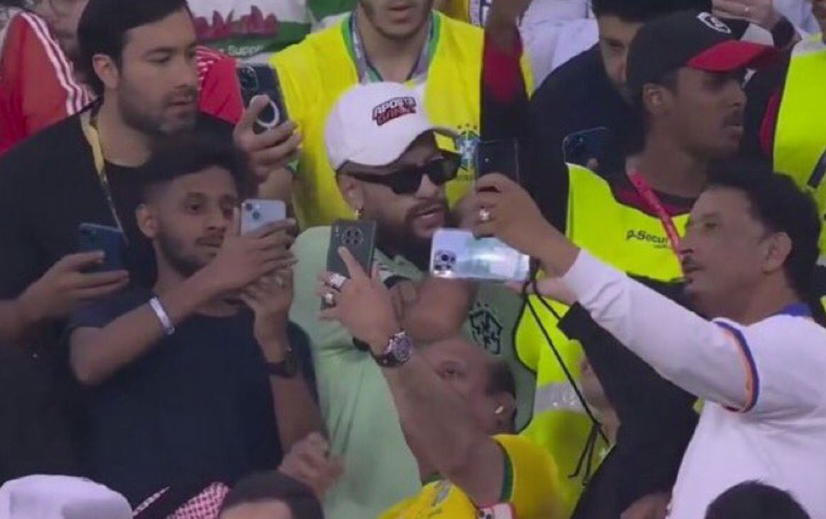 Ludnica na tribinama, svi prave selfie s Neymarom, ali kasnije će shvatiti kakvu grešku su napravili