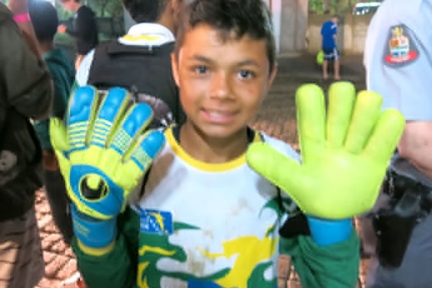 Jasmin Fejzić poklonio rukavice mladom Brazilcu