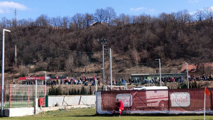 Na brdašcu iznad stadiona u Doboju kod Kaknja mini "mravinjak"