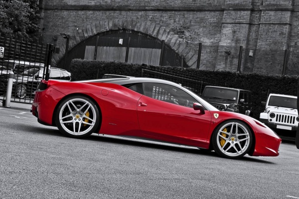 Ozilova garaža bogatija za Ferrari 458