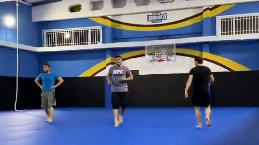 Kako izgleda kad Khabib igra košarku?