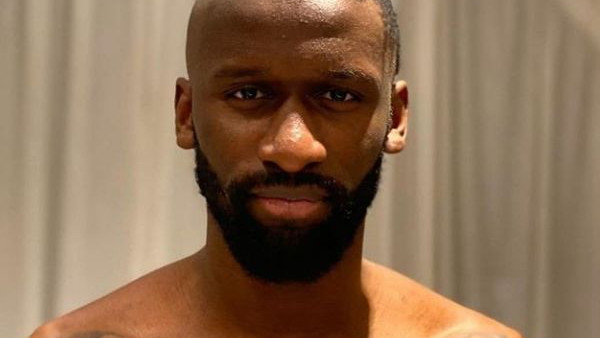 Njemu je baš dosadno: Antonio Rudiger se ošišao i nasmijao do suza svoje fanove