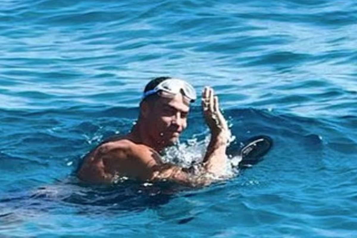 Svi na sahranu, a on se brćka: Objavljene fotografije šta je Ronaldo radio za vrijeme Jotine sahrane Svi na sahranu, a on se brćka: Objavljene fotografije šta je Ronaldo radio za vrijeme Jotine sahrane