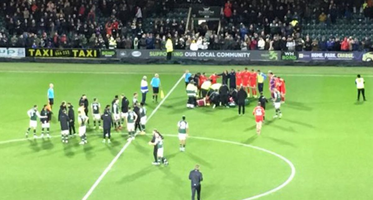 Navijači zanijemili nakom meča u Engleskoj: Mladi nogometaš srušio se na teren, svi su bili u šoku