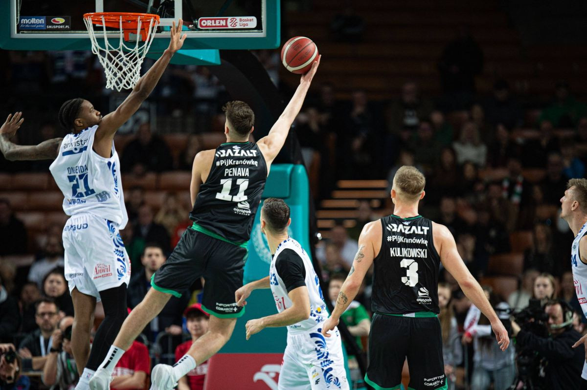 Tako to rade majstori igre ispod obruča! Double double učinak Ajdina Penave u Poljskoj Tako to rade majstori igre ispod obruča! Double double učinak Ajdina Penave u Poljskoj