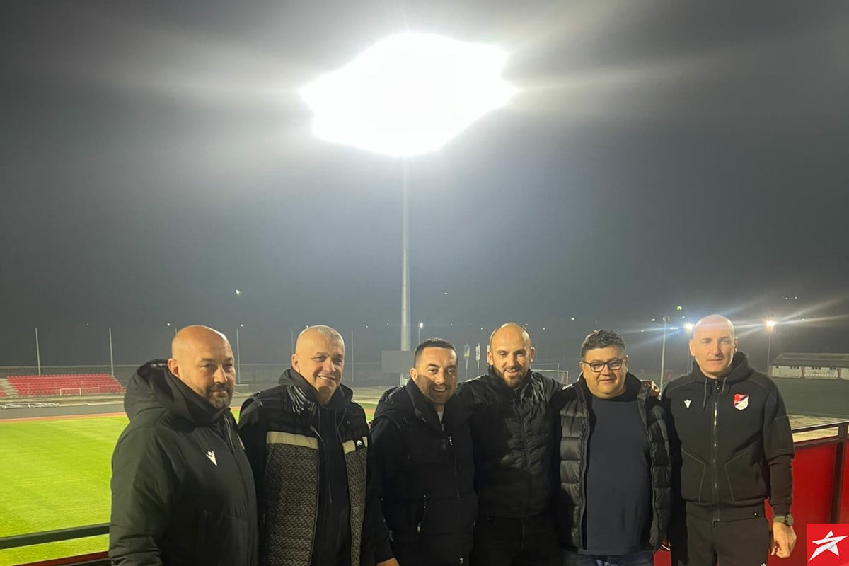 Zasjali reflektori u Doboju