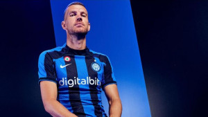 Džeko pozirao u novom dresu Intera, a Radja Nainggolan sve nasmijao svojim komentarom