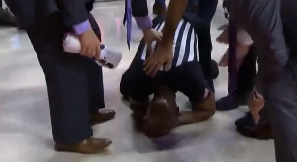 Sudija teško nokautiran na NCAA meču Sudija teško nokautiran na NCAA meču