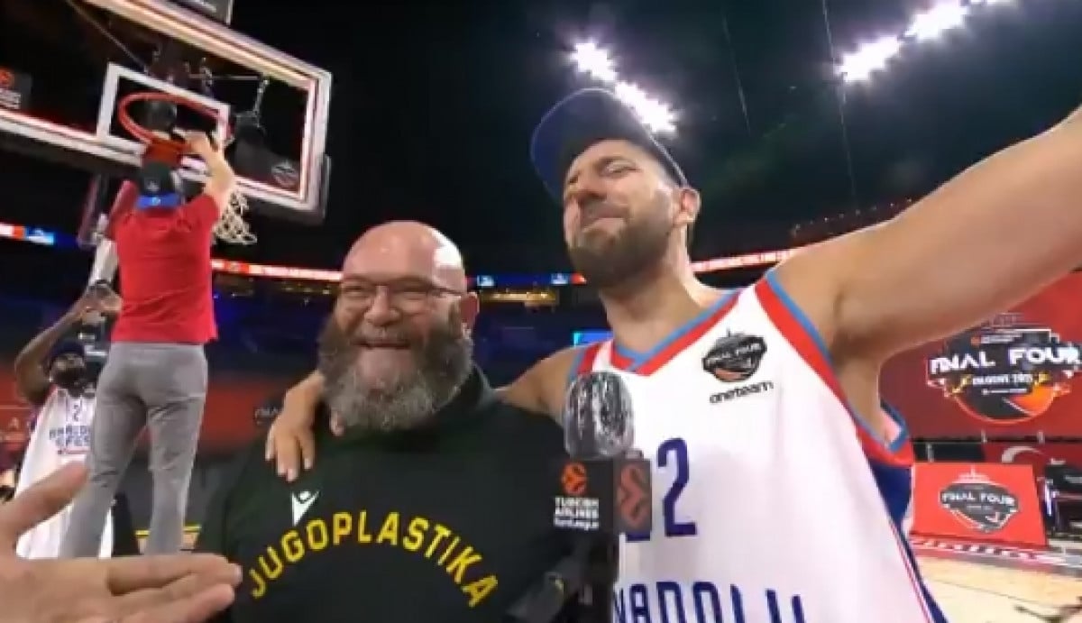 Vasilije Micić osvojio sve i pjevajući ide u NBA: Sjajni košarkaš zapjevao čuveni hit