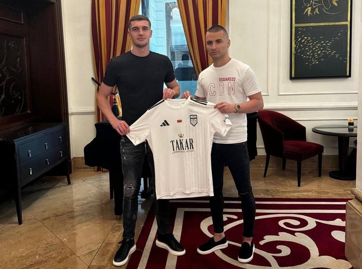 Mulahusejnović nakon potpisa predstavljen u novom klubu! Mulahusejnović nakon potpisa predstavljen u novom klubu!