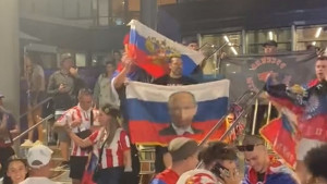 Ovako slave navijači Novaka Đokovića: Kokarde, zastave Rusije s Putinovim likom...