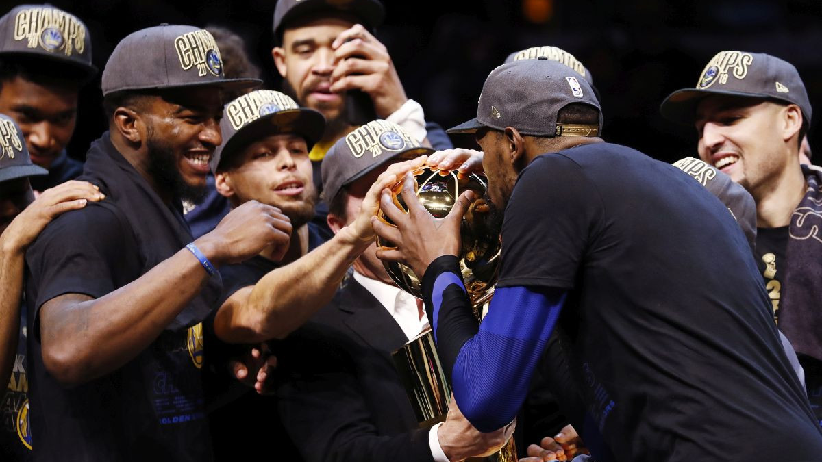Warriorsi pomeli LeBrona i družinu za novu titulu NBA prvaka!