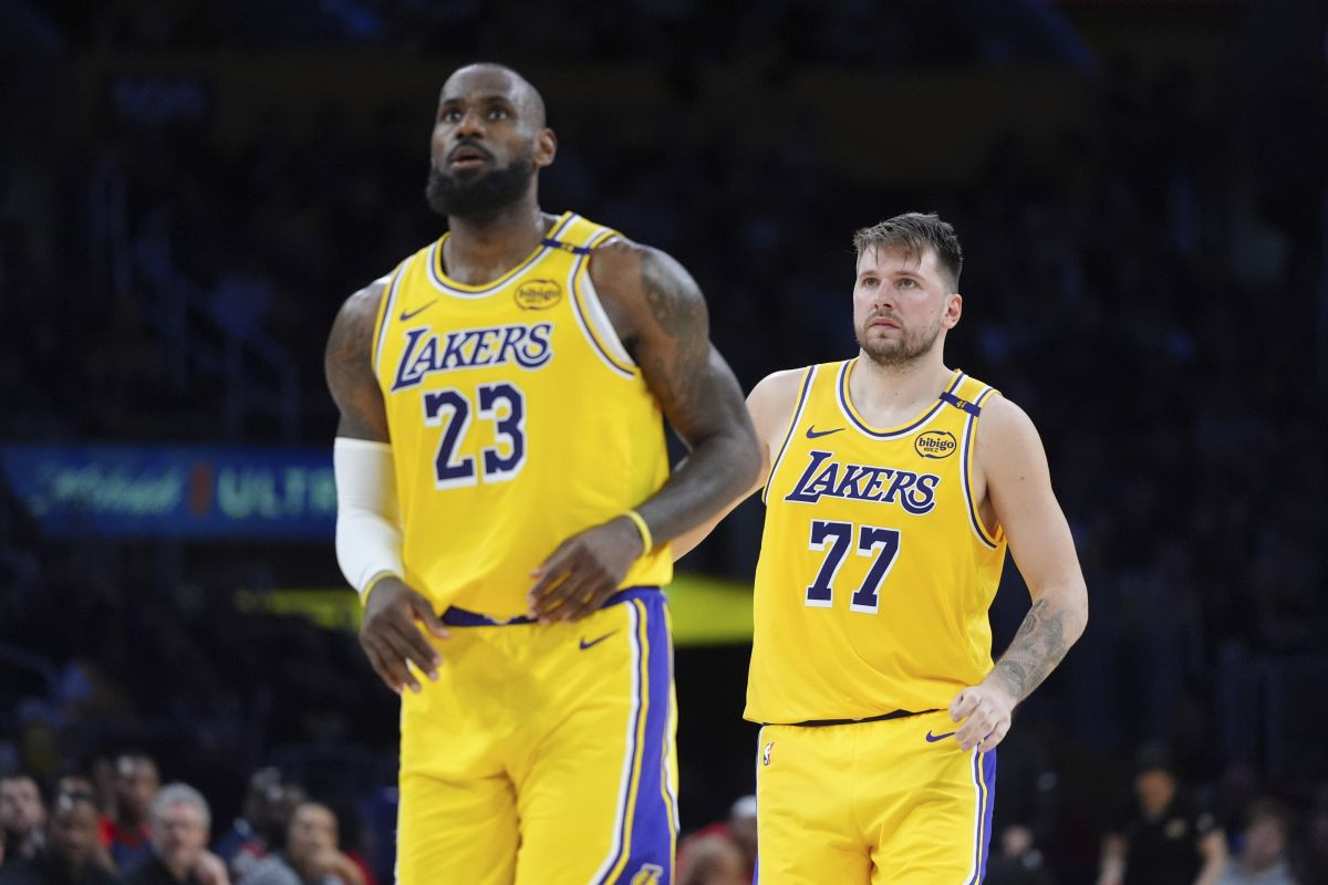 Noć za pamćenje u Los Angelesu: James ispisao historiju NBA lige, Dončić demonstrirao silu! Noć za pamćenje u Los Angelesu: James ispisao historiju NBA lige, Dončić demonstrirao silu!