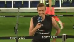 Max Kruse nakon utakmice stao pred kameru, kleknuo na koljeno i zaprosio svoju djevojku