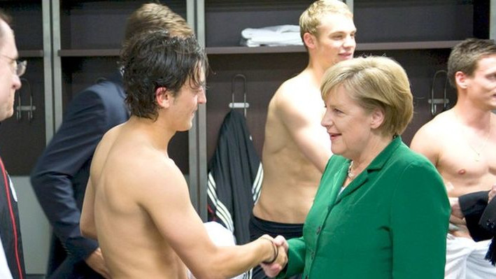 Zbog Ozila se oglasila i Angela Merkel