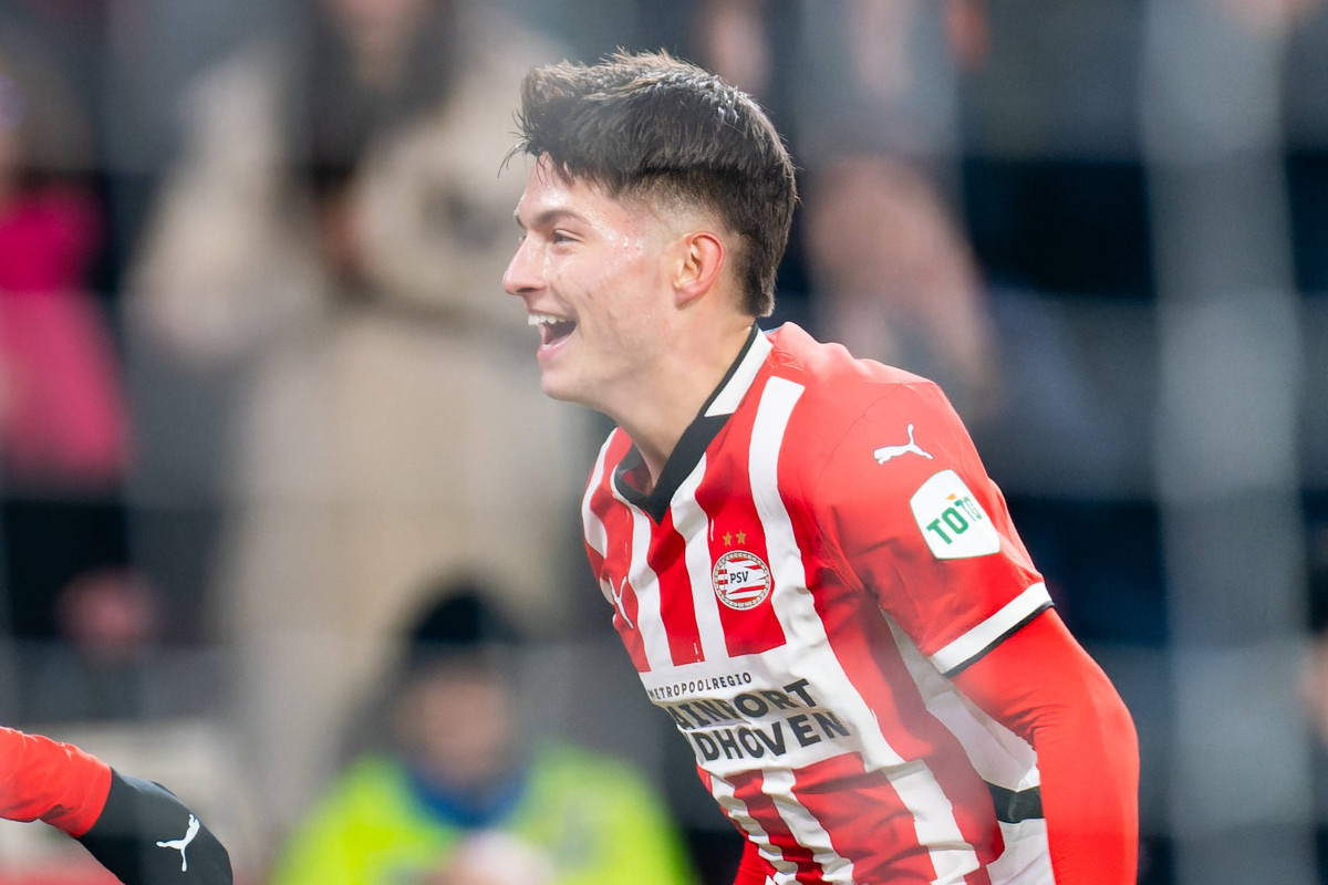 Prvo lopta čuvaru kroz noge, pa od stativu u mrežu za prvi gol Esmira Bajraktarevića u dresu PSV-a! Prvo lopta čuvaru kroz noge, pa od stativu u mrežu za prvi gol Esmira Bajraktarevića u dresu PSV-a!