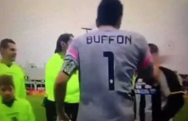 Buffon opalio šamarčinu legendarnom Di Nataleu